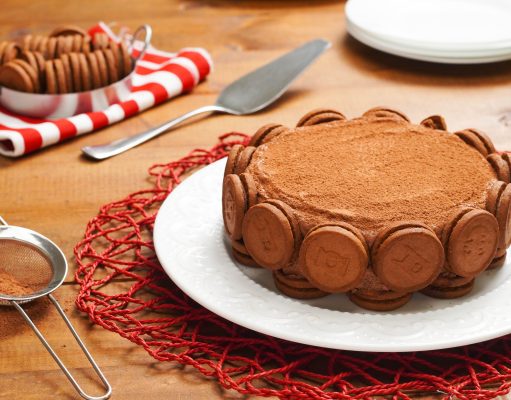 Torta mousse de chocolate com biscoito recheado