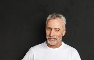 Fios brancos? saiba como valorizar os grisalhos masculinos