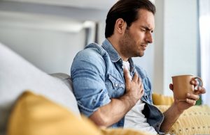 Dor no peito: como diferenciar crise de ansiedade de infarto