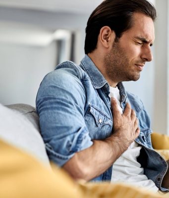 Dor no peito: como diferenciar crise de ansiedade de infarto