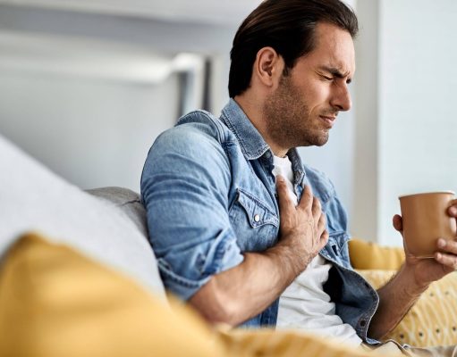 Dor no peito: como diferenciar crise de ansiedade de infarto