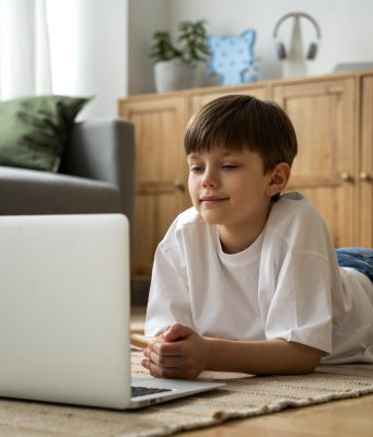 Crianças na era da IA: o risco de ter a criatividade substituída